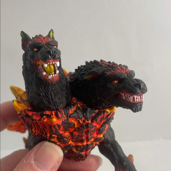 Schleich Eldrador Creatures Hellhound Two Headed Dog Wolf Figure - Picture 5 of 7